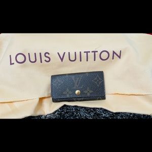 Louis Vuitton 4 key holder